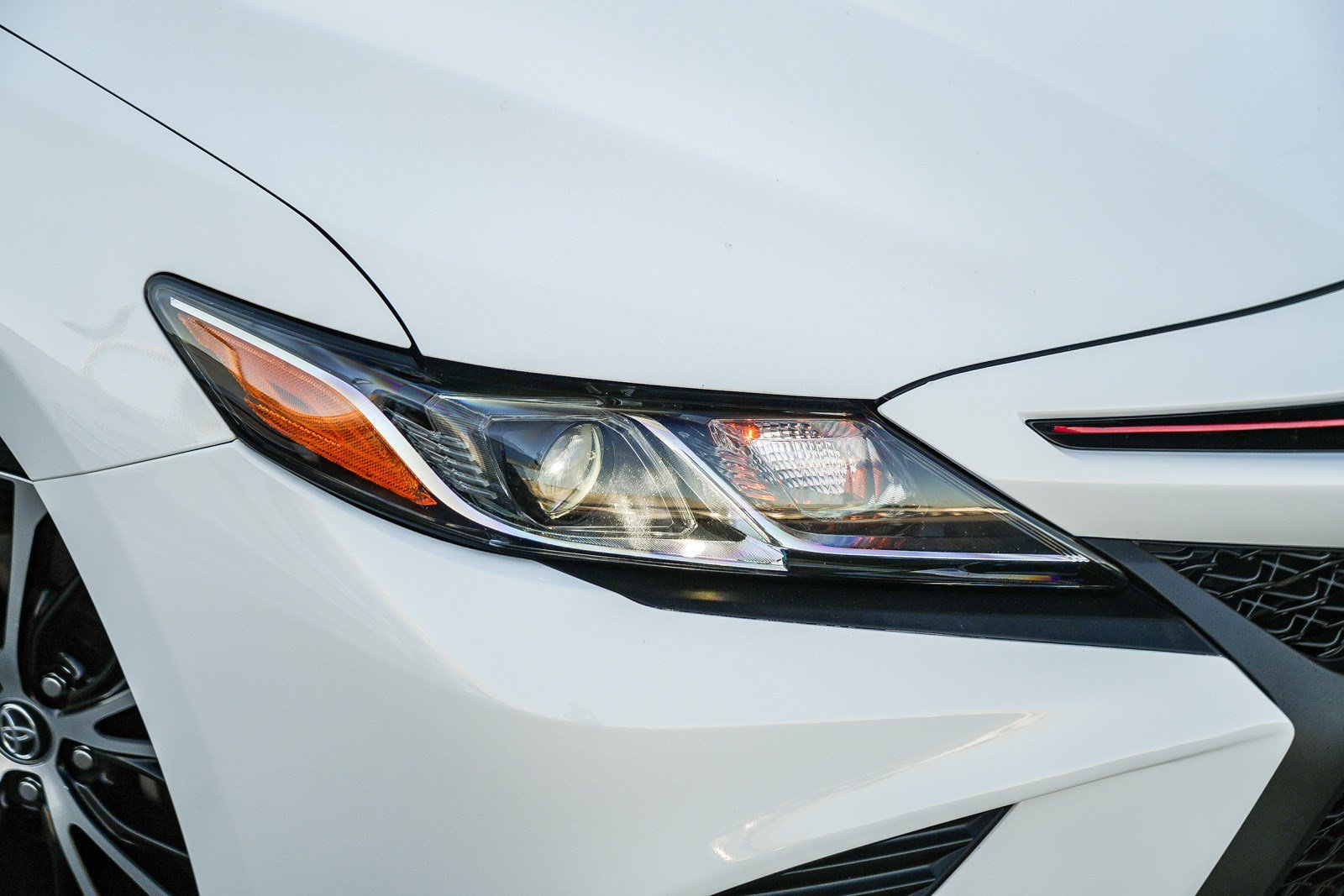 Used 2018 Toyota Camry SE with VIN 4T1B11HK9JU081202 for sale in Culver City, CA