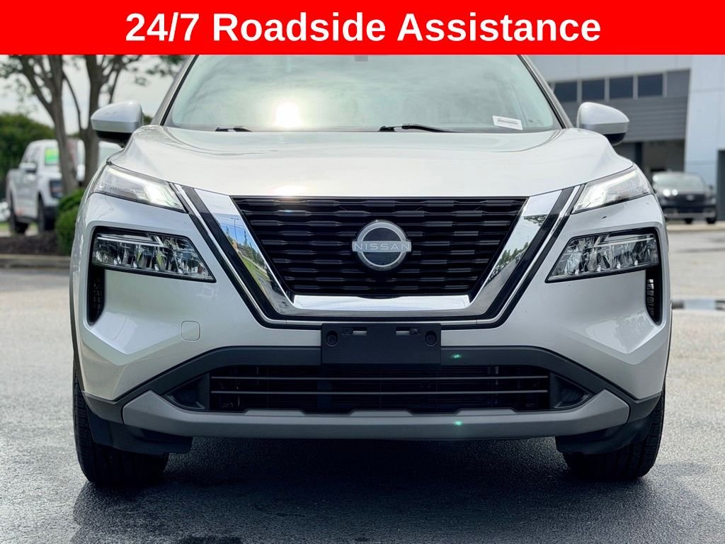 Used 2023 Silver Nissan SV image 4