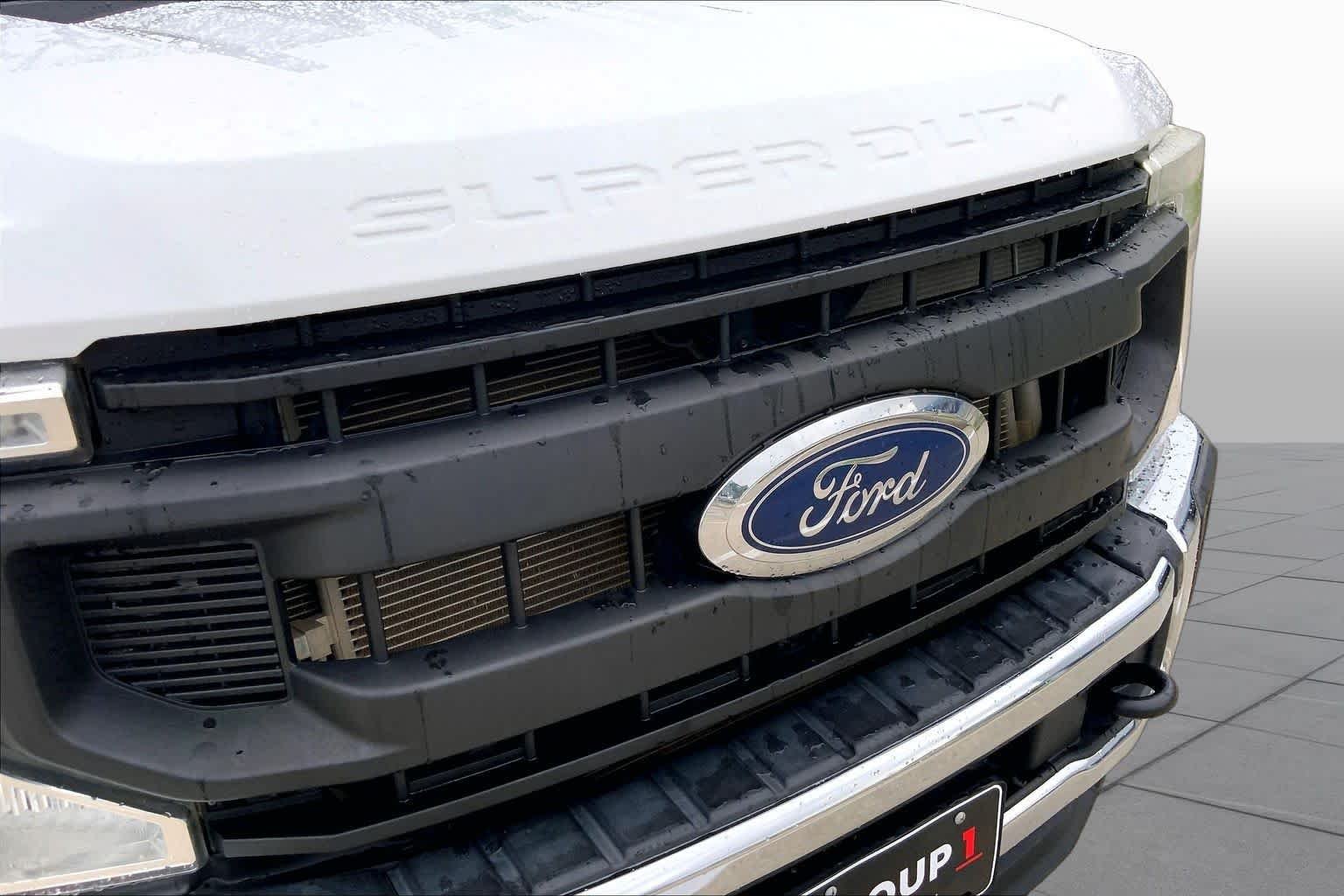 Used 2021 Oxford White Ford XL image 29