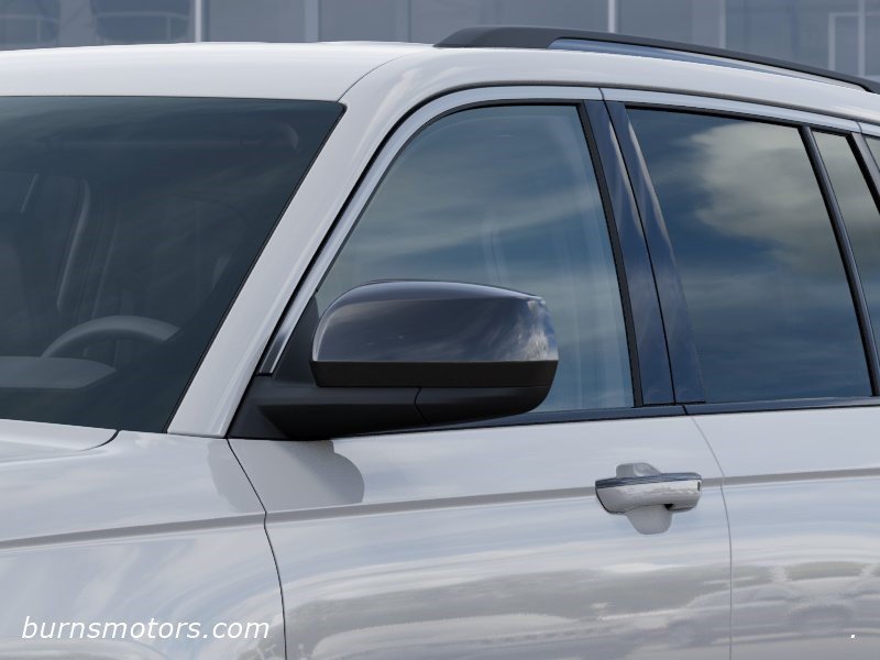 New 2026 Bright White Clear-Coat Exterior Paint Jeep Laredo Altitude image 12