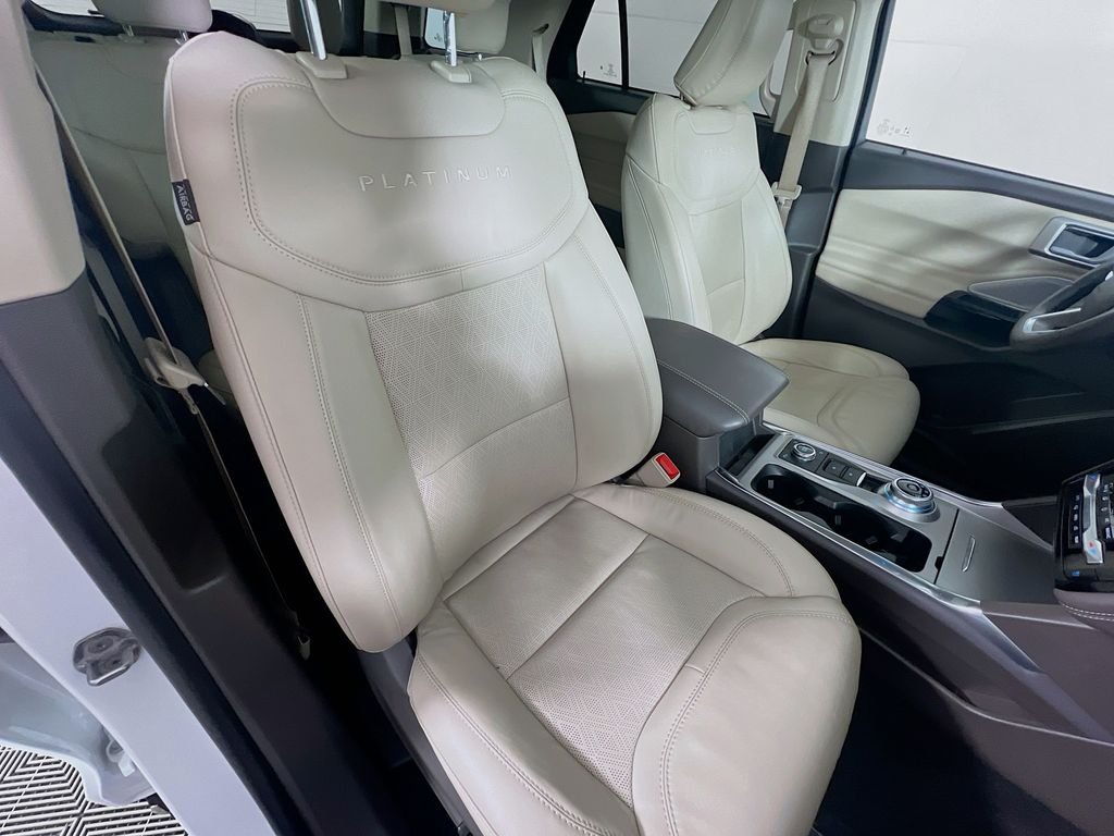 Used 2023 Star White Metallic Tri-Coat Ford Platinum image 31