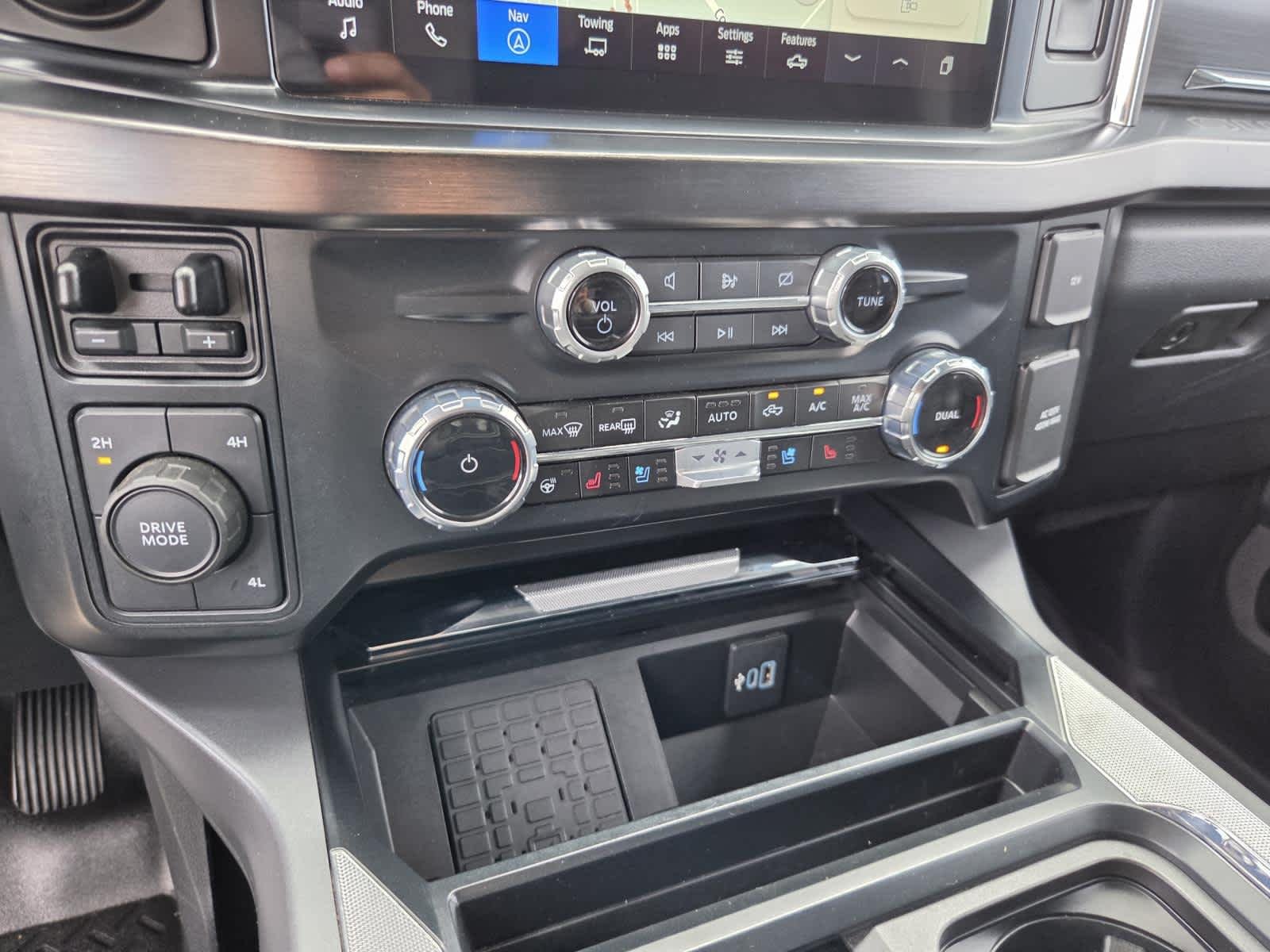 Used 2023 Agate Black Metallic Ford LARIAT image 23
