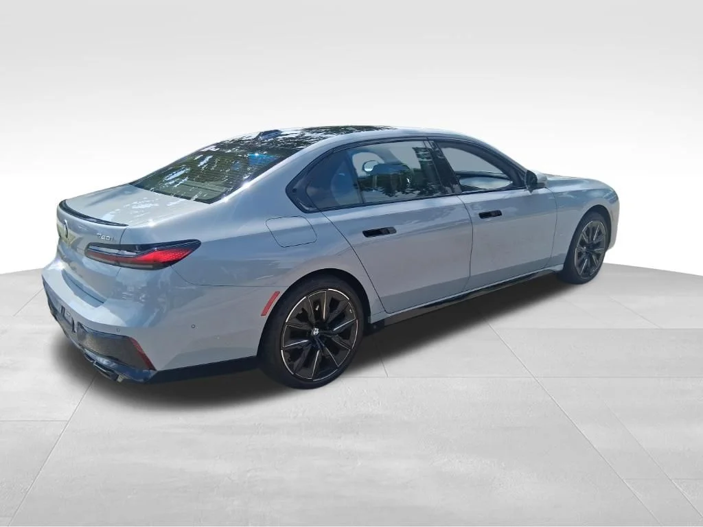 Used 2023 Gray BMW 760i xDrive image 5