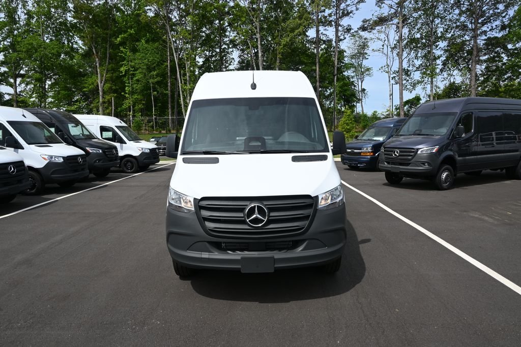 New 2026 Arctic White Mercedes-Benz Cargo 170 WB image 30