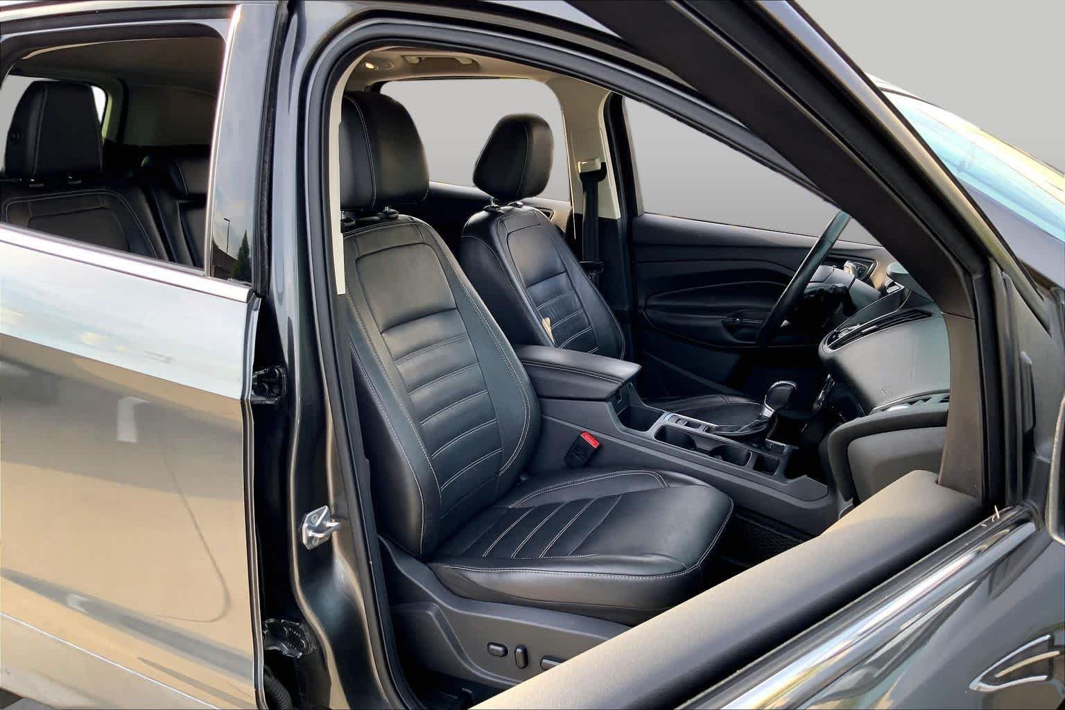 Used 2017 Magnetic Ford Titanium image 9
