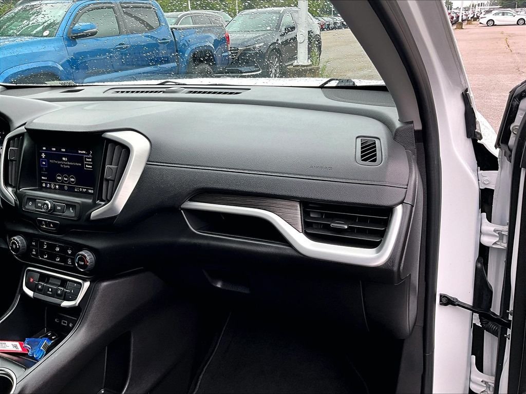 Used 2024 White GMC SLE image 13