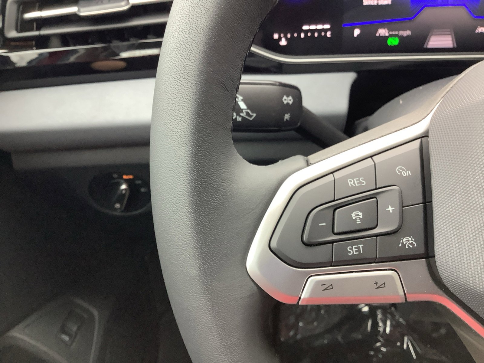New 2026 Opal White Pearl Volkswagen SE image 27