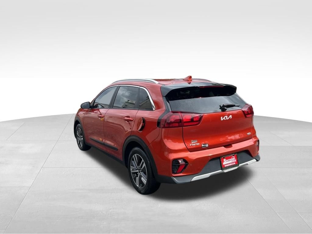 Used 2022 Orange Kia LXS image 3
