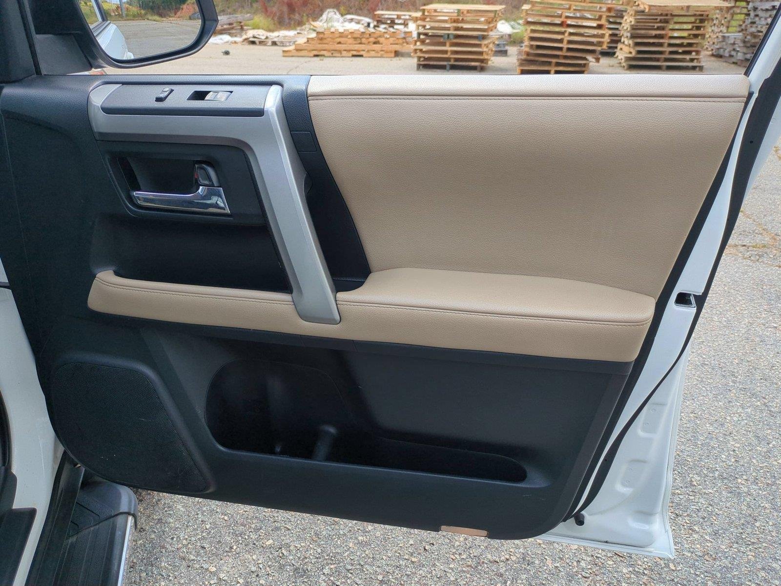 Used 2017 Super White Toyota SR5 image 33