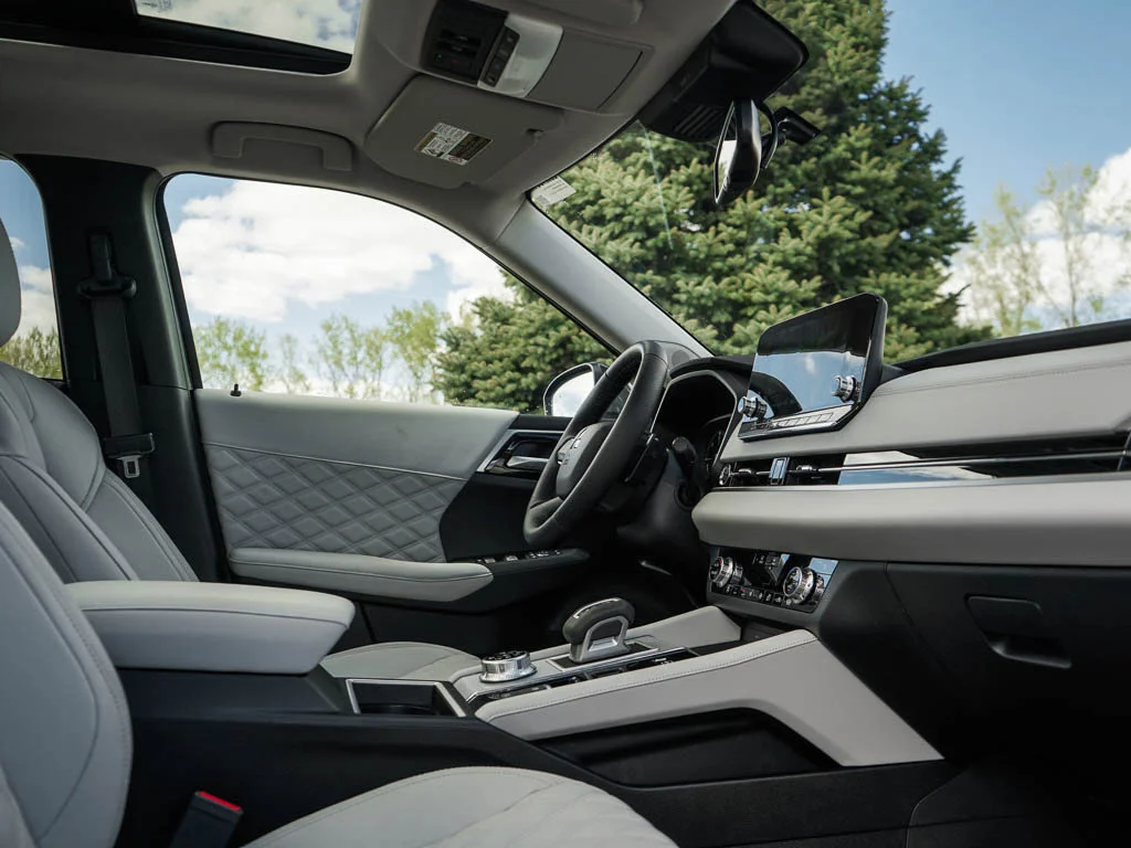 2025 Mitsubishi Outlander Plug-in Hybrid Platinum Edition - Photo 11