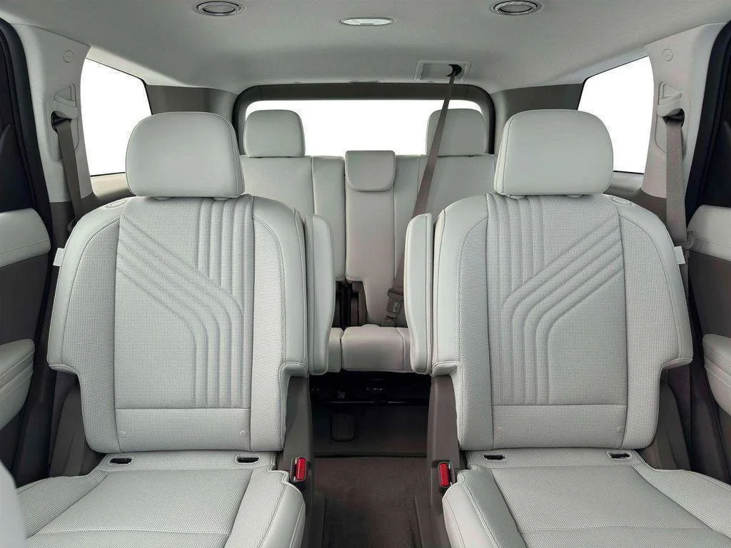 New 2026 Black Hyundai SEL Premium image 16