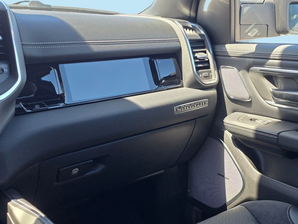 New 2026 Diamond Black Crystal Pearl-Coat Exterior Paint RAM Laramie image 17