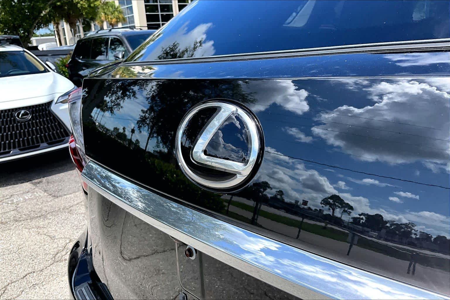Used 2020 Obsidian Lexus  image 31