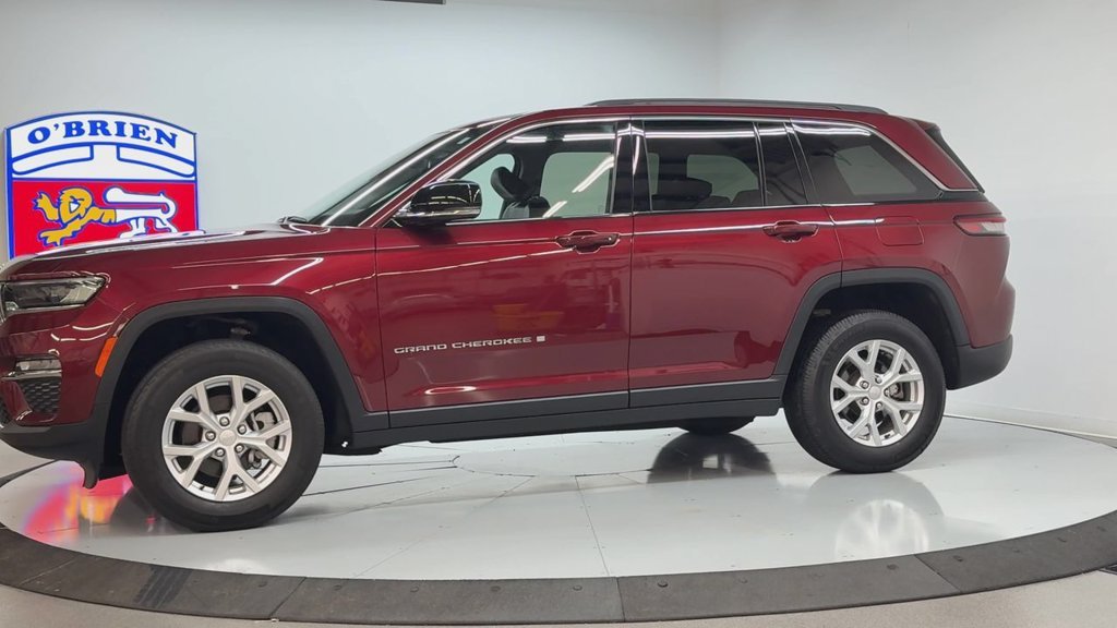 Used 2023 Velvet Jeep Limited image 8