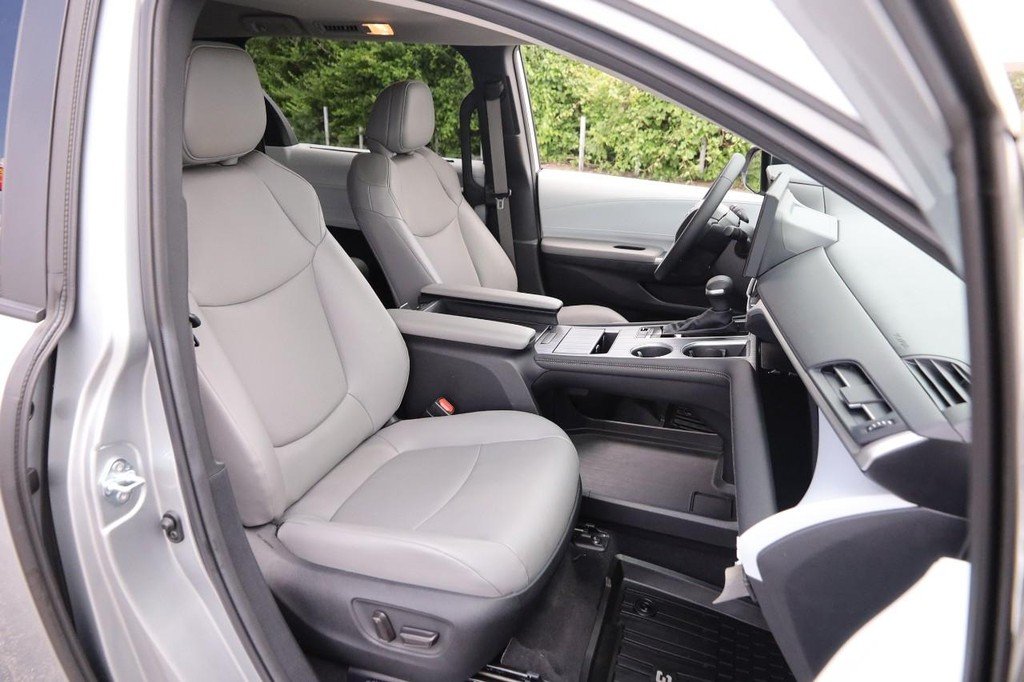 Certified Used 2025 Celestial Silver Metallic Toyota XLE FWD 8-Passenger (Natl) image 28