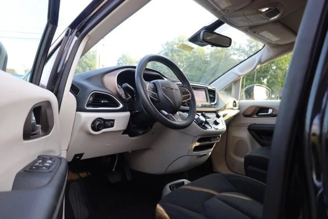 Used 2023 Black Chrysler LX image 11