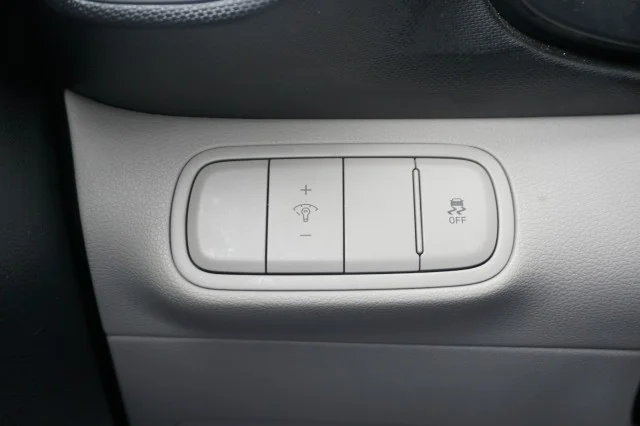 Used 2025 WHITE Hyundai SEL image 26