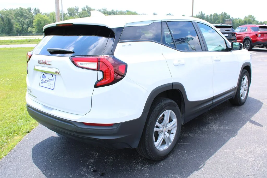 Used 2024 Summit White GMC SLE image 13