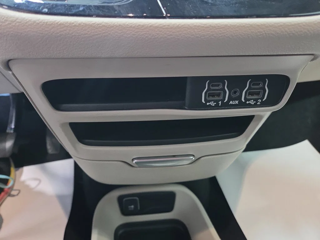 Used 2023 Silver Chrysler Touring L image 36