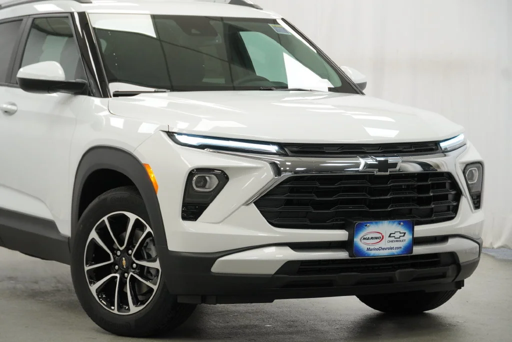 New 2026 Summit White Chevrolet LT image 7