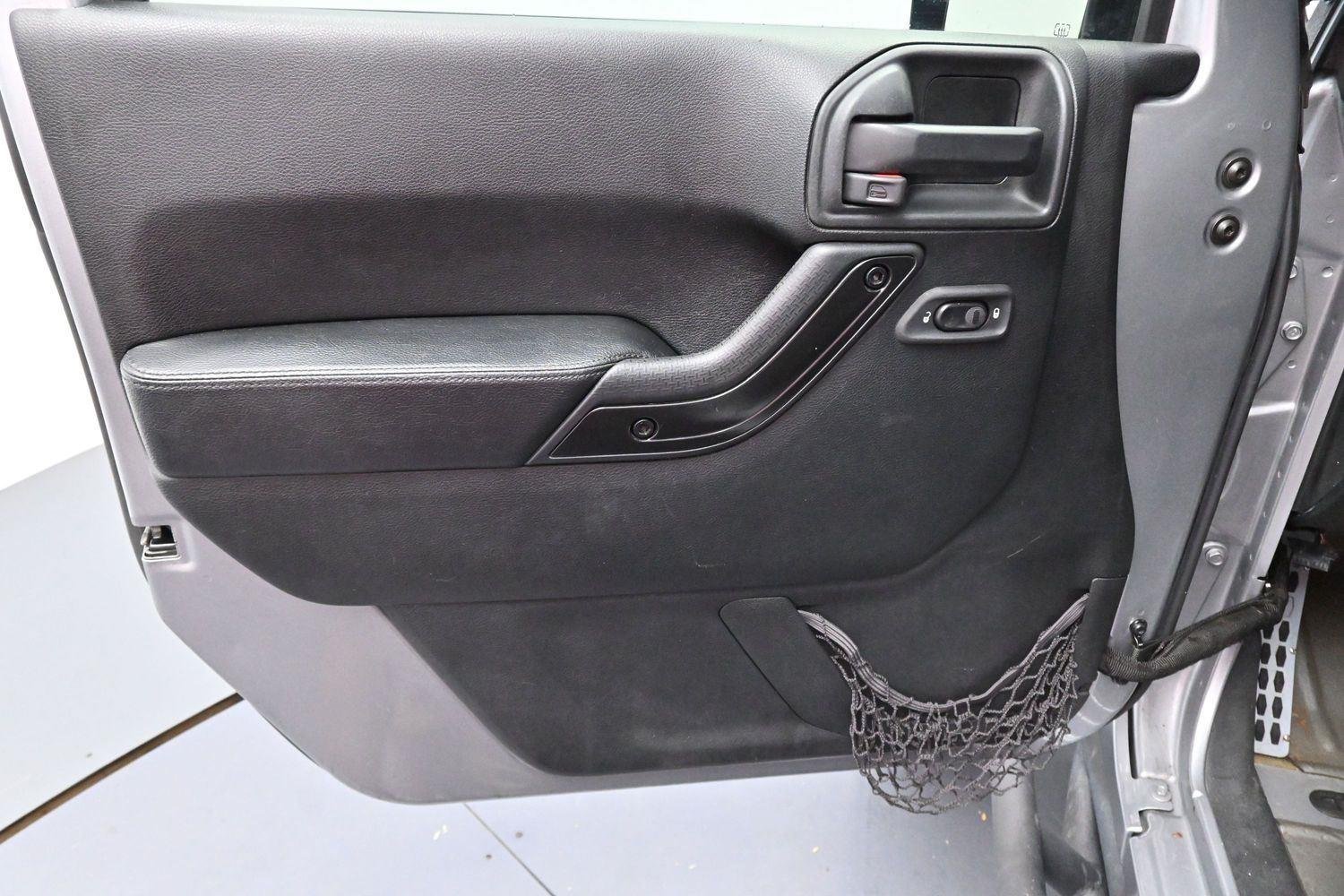 Used 2017 Billet Silver Metallic Clearcoat Jeep Smoky Mountain image 11
