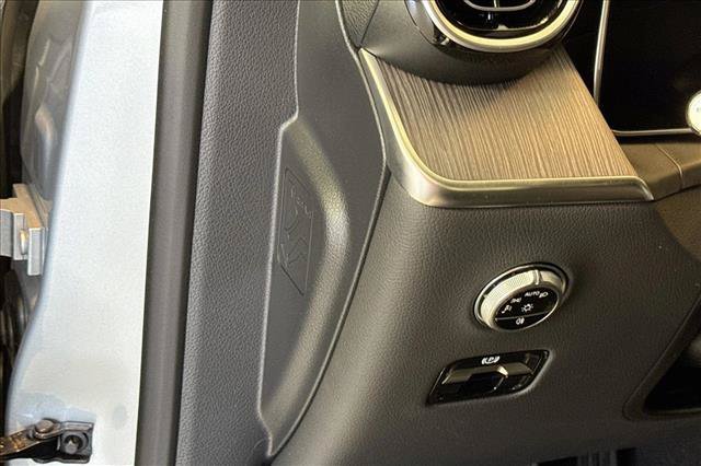 New 2026 Cirrus Silver Metallic Mercedes-Benz GLC 300 image 40