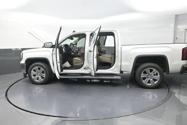 Used 2018 White GMC SLT image 42