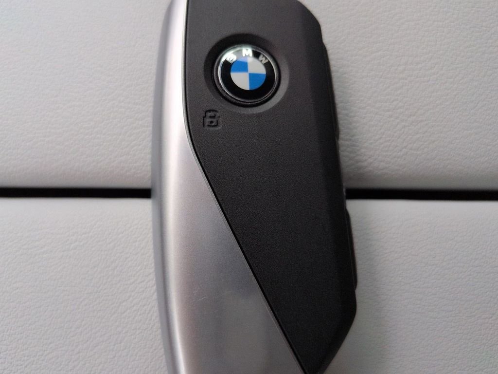 New 2026 Mineral White Metallic BMW xDrive50e image 30
