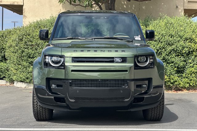 New 2026 Woolstone Green Land Rover X-Dynamic SE image 8