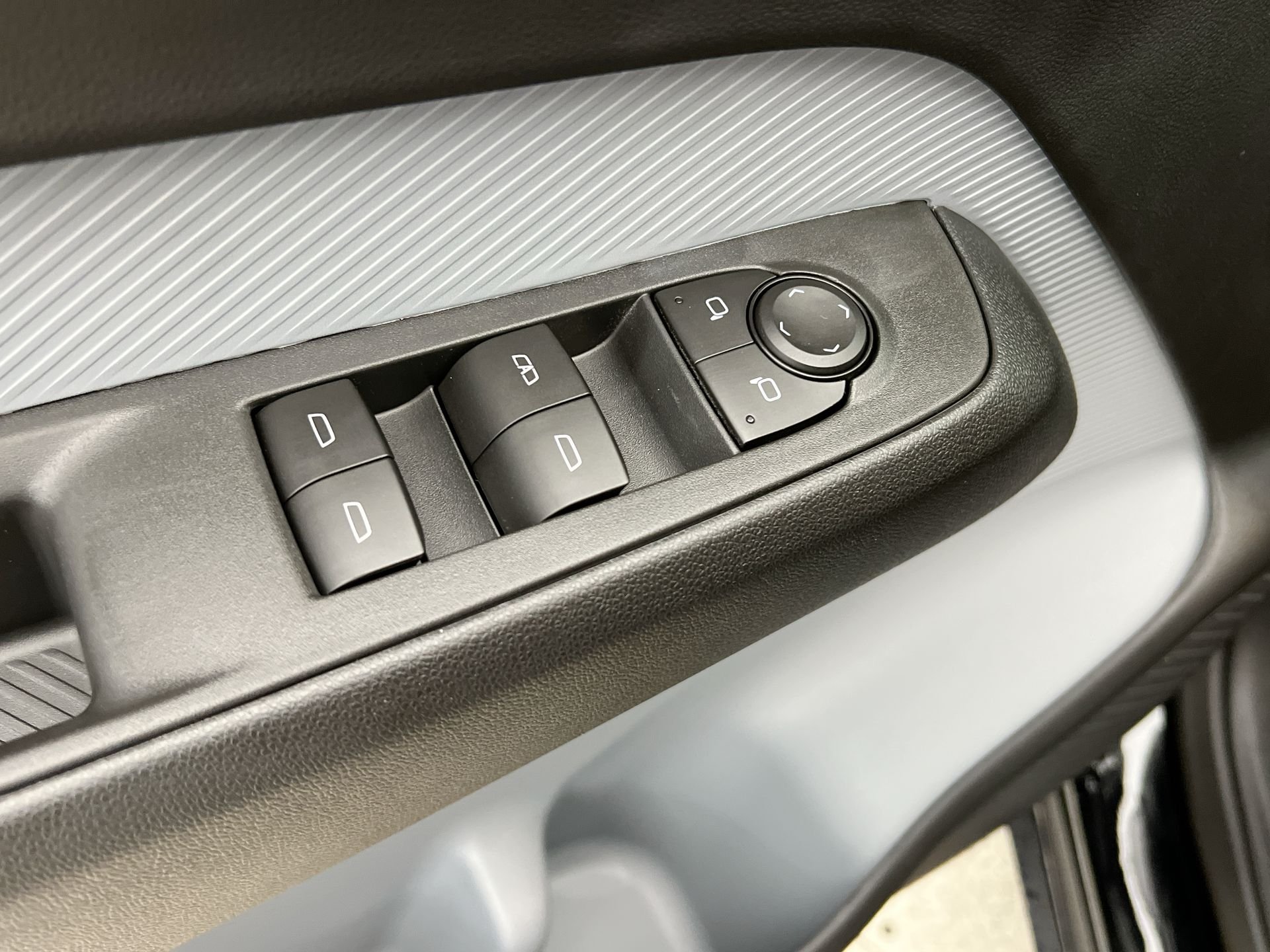 2027 Chevrolet Bolt LT - Photo 65