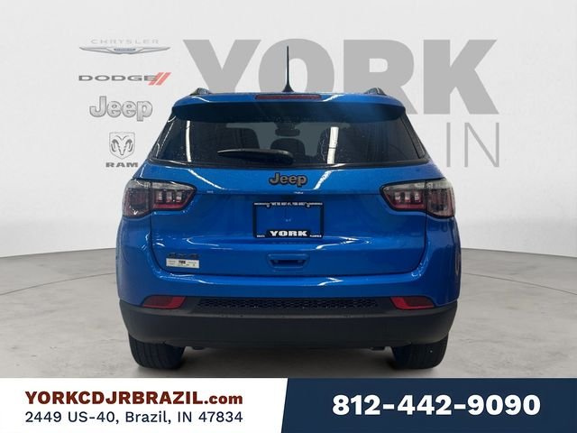 New 2026 Hydro Blue Pearl-Coat Exterior Paint Jeep Latitude image 4