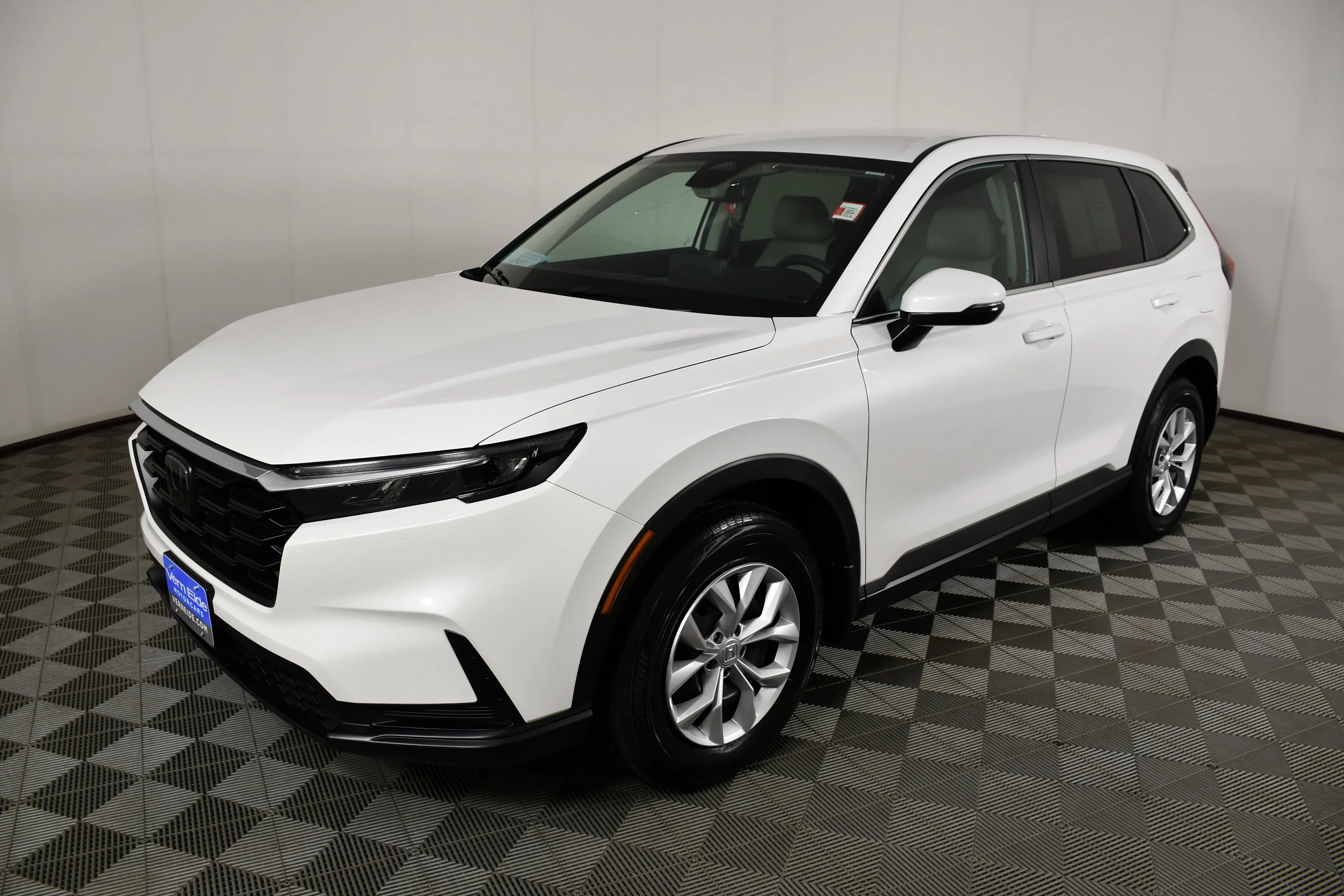 Certified Used 2025 Platinum White Pearl Honda LX image 10