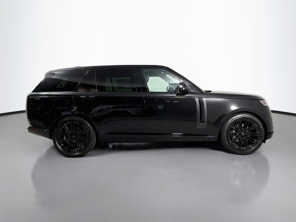New 2027 Santorini Black Land Rover SE image 4