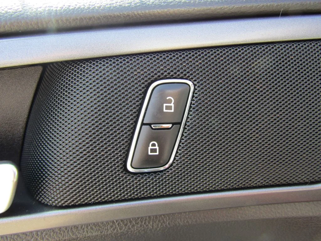 Used 2014 Ruby Red Tinted Clearcoat Ford S image 20