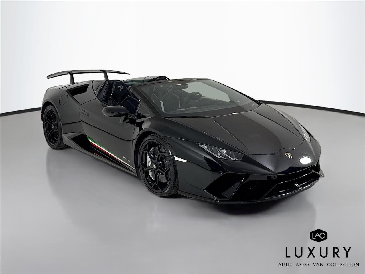 Used 2018 Nero Noctis Lamborghini Performante Spyder | Carbon Buckets | Branding Pkg image 3