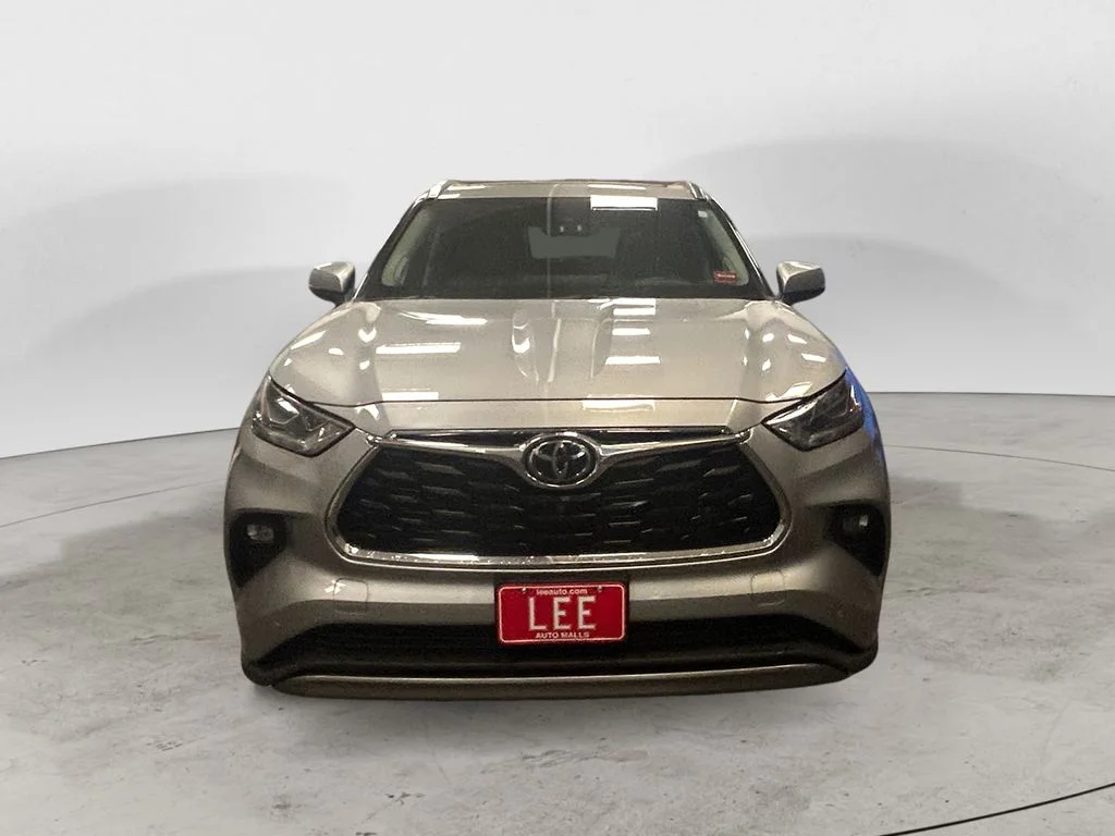 Used 2022 Celestial Silver Toyota Platinum image 8