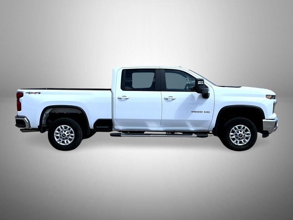 Used 2025 White Chevrolet LT image 4