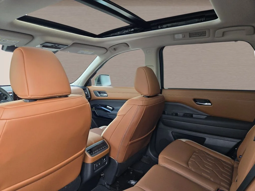 New 2026 Everest White Pearl TriCoat / Super Black Two-tone Nissan Platinum image 16