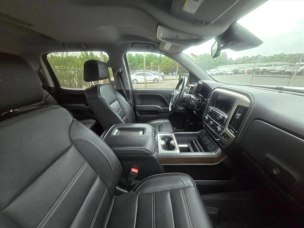 Used 2018 WHITE FROST TRICOAT GMC Denali image 4