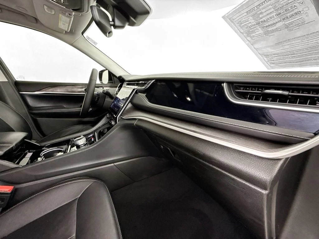 Used 2022 White Jeep 4xe image 29