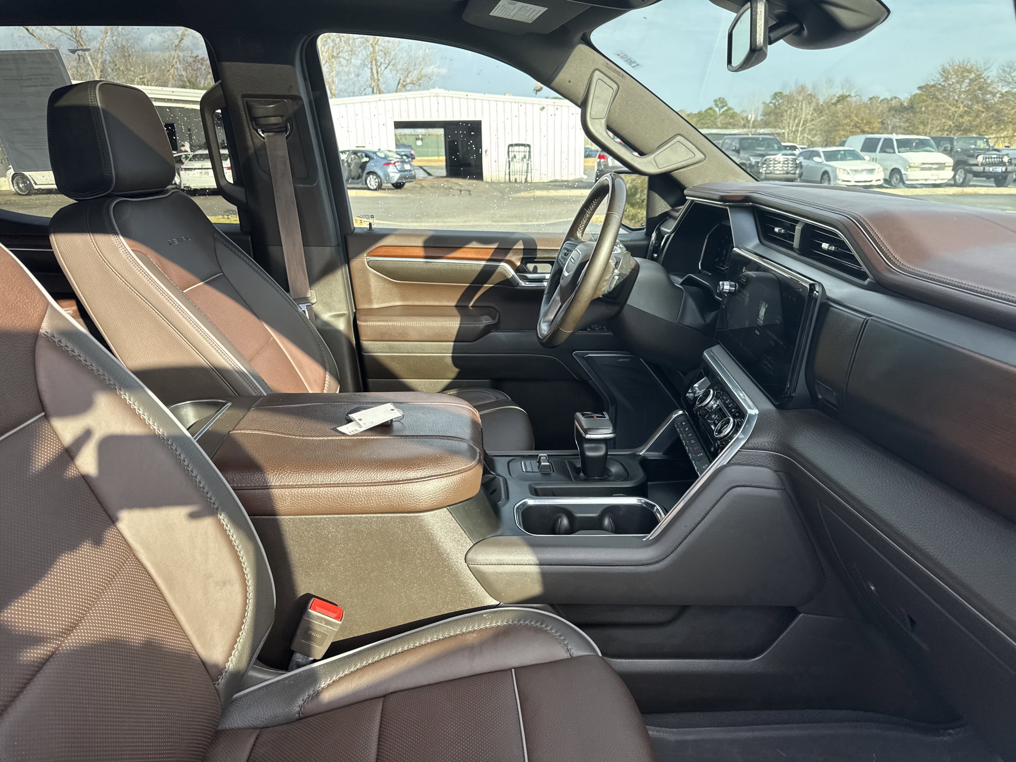 Used 2025 White Frost Tricoat GMC Denali image 32