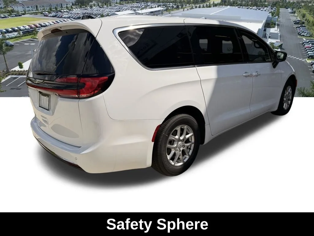 New 2026 Bright White Clear-Coat Exterior Paint Chrysler Select image 4