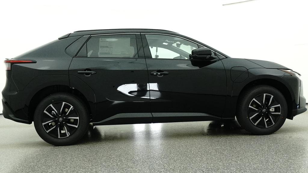 New 2026 Midnight Black Metallic Toyota XLE image 13