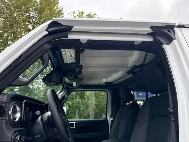 New 2026 Bright White Clear-Coat Exterior Paint Jeep Sahara image 27