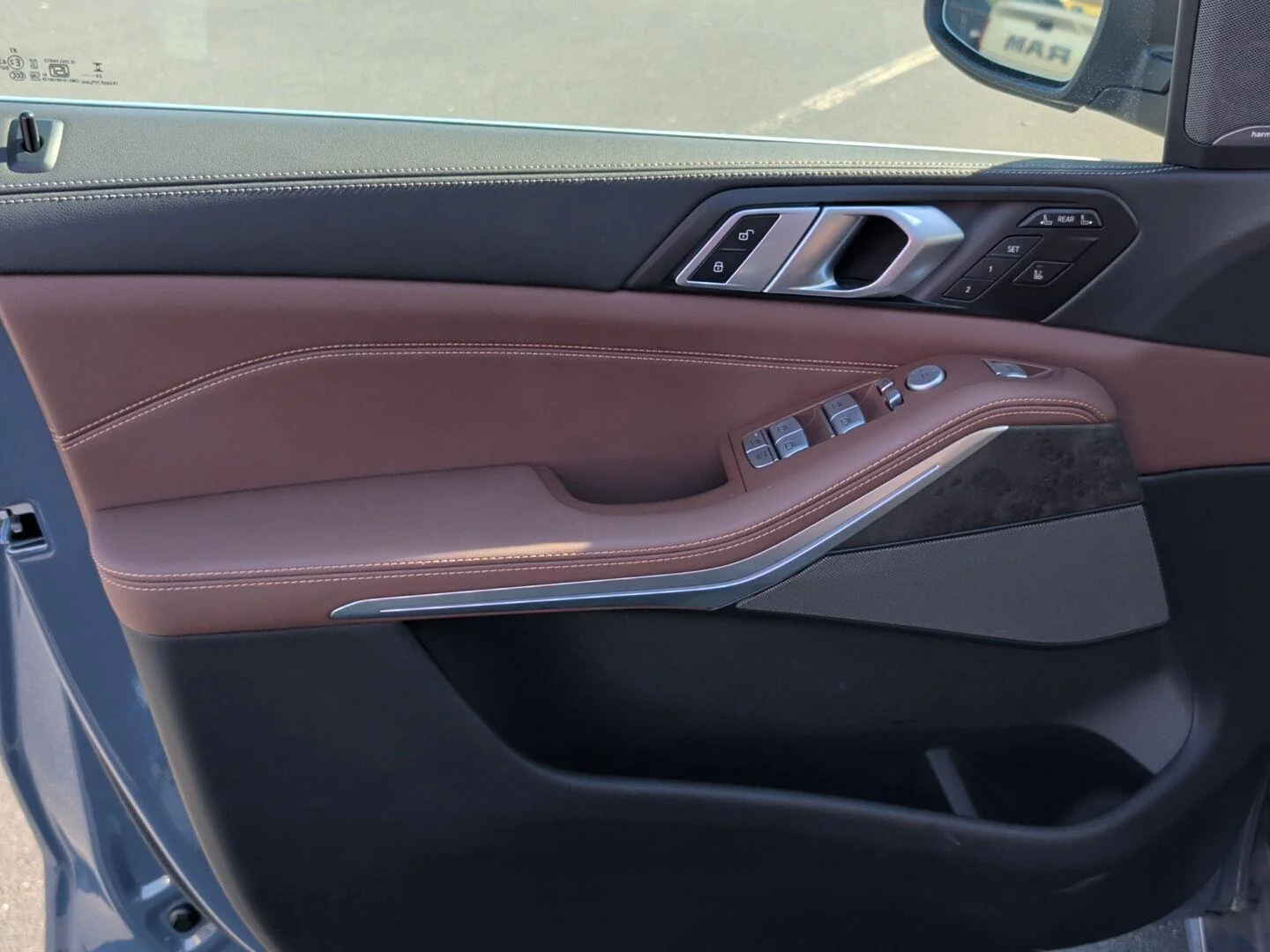Used 2025 Sparkling Copper Metallic BMW xDrive40i image 10