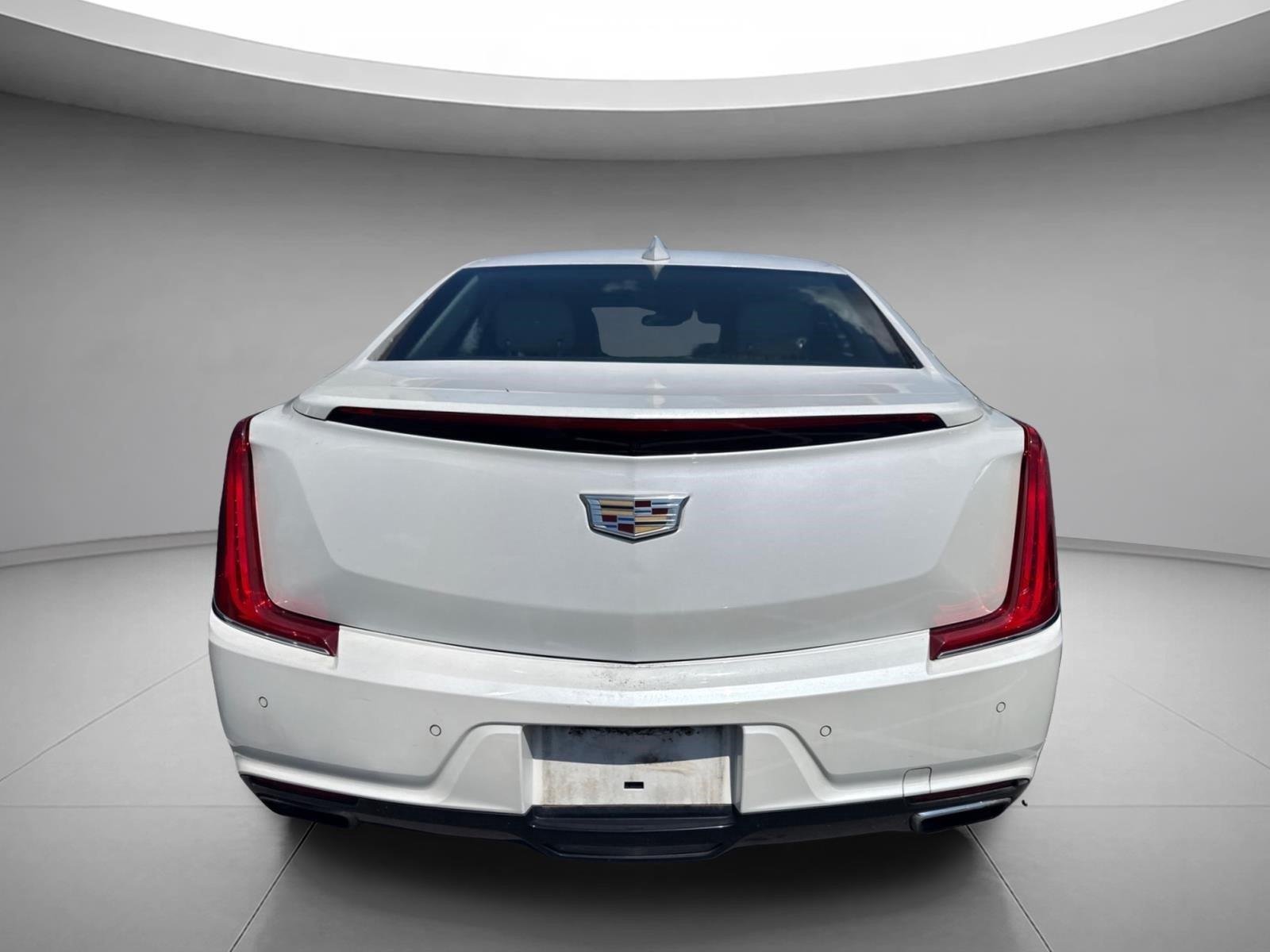 Used 2019 Crystal White Tricoat Cadillac Luxury image 12