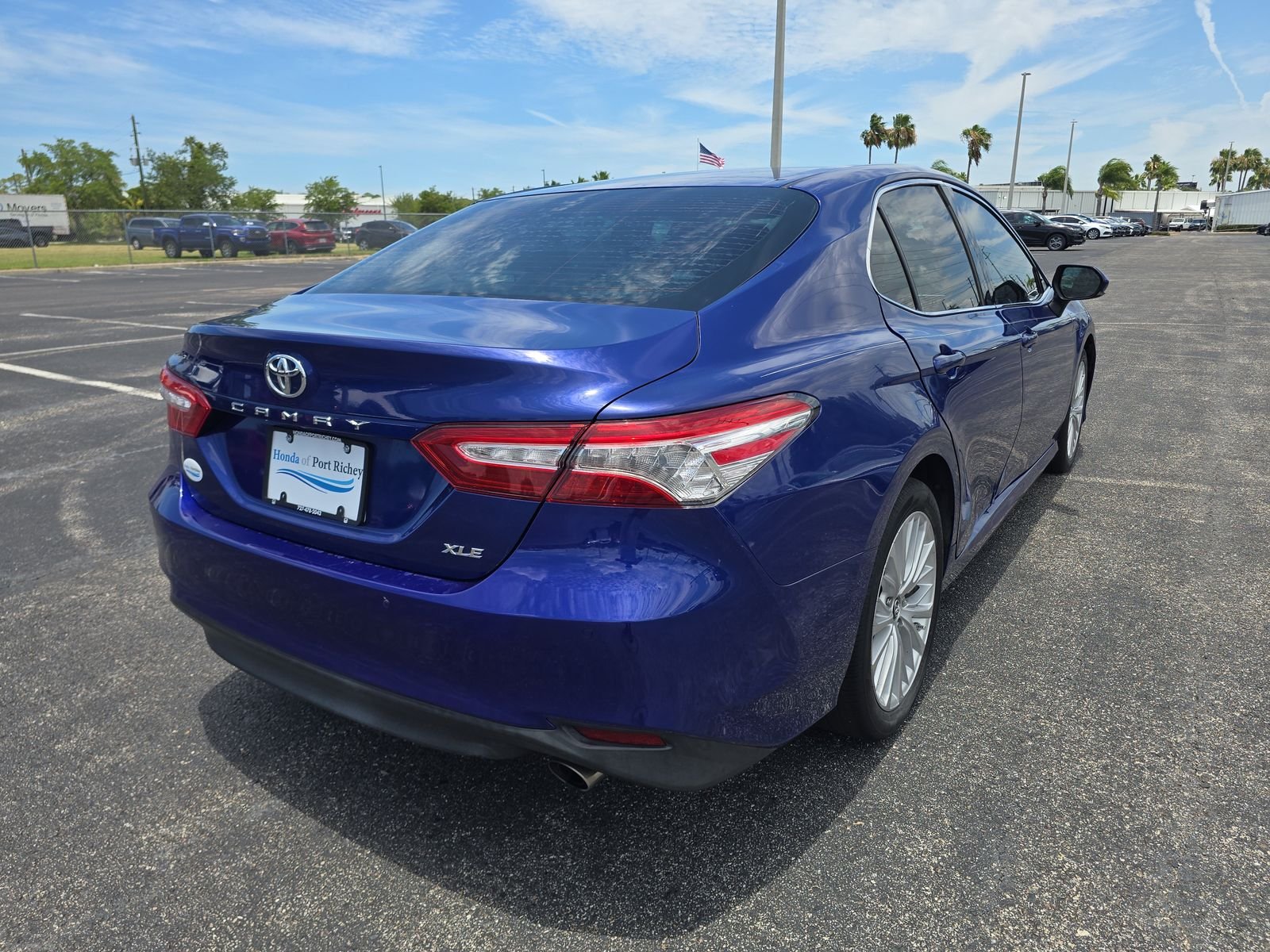 Used 2018 Blue Toyota XLE image 3
