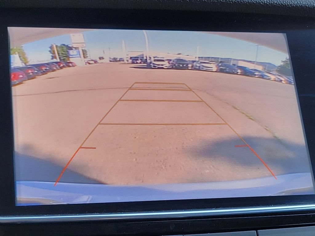 Used 2018 Summit White Buick Essence image 2