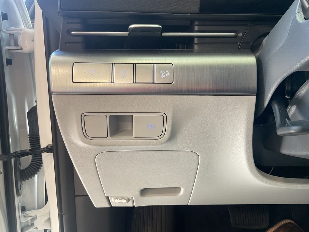 Used 2025 White Hyundai SEL image 16