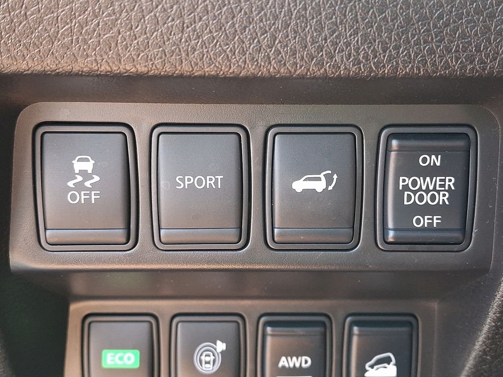 Used 2015 Gray Nissan SL image 24